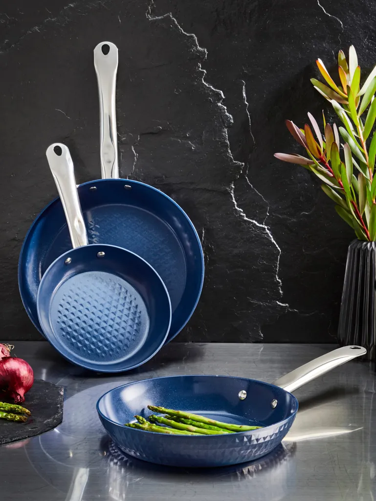 Ceraflon Prestige Diamant Pfannen-Set, blau, 3-teilig Ceraflon Prestige Diamant Pfannen-Set, Blau, 3-teilig -Küchenbedarf Laden 49697d7da860ef6a2265a09e75e11e75