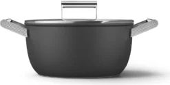 SMEG Kochtopf Mit Deckel Matt Schwarz - Ø 24 Cm / 4,6 Liter -Küchenbedarf Laden 59d38846436477383de9a89104a481f7