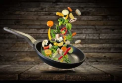 Steuber Bratpfanne La Paz Ø 20 Cm, Moderne Schwarze Optik, GREBLON®-Antihaftbeschichtung, Induktion, Handlicher Griff -Küchenbedarf Laden 6c44ede10de125fb1f71777fca9129e7