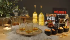 Whisky Geschenkset Nicht Nur Für Whisky Liebhaber:innen, 8 Granit Whisky Steine, 2 Whiskygläser, Eiswürfelzange Und Samtbeutel In Toller Holz Geschenkbox. Neidfaktor Inclusive -Küchenbedarf Laden 82d04cc118fd8c6800da761d71defe10