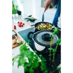 FISKARS Koch-Set 7 Teile Bratpfanne Kochtopf Küchenhelfer Kochmesser Kochlöffel -Küchenbedarf Laden 86aaf1a347364b8b154c939b65dd043d