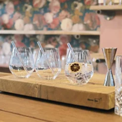 Nachtmann Tastes Good Vorteilsset 4 Gin Tonic Gläser + 4 Glastrinkhalme + Reinigungsbürste -Küchenbedarf Laden ba512386bc12f03ba0c824ca45c7ef6d