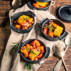 BBQ-Toro 19-teiliges Dutch Oven Set In Holzkiste | Mit Dutch Oven Feuertopf Und Mehr | Preseasoned -Küchenbedarf Laden c1f9df52e4f235c7f621aa6a7826efa2