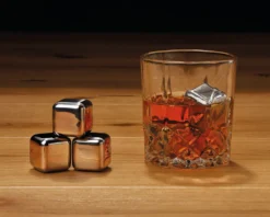 Whisky Geschenk-Set Mit 2 Gläsern, Eiswürfeln Aus Edelstahl, Zange, Samtbeutel In Einer Schönen Holzbox 14 Whisky Geschenk-Set Mit 2 Gläsern, Eiswürfeln Aus Edelstahl, Zange, Samtbeutel In Einer Schönen Holzbox -Küchenbedarf Laden c35d68c3437388441d1681e52ad6adec