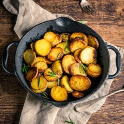 BBQ-Toro 19-teiliges Dutch Oven Set In Holzkiste | Mit Dutch Oven Feuertopf Und Mehr | Preseasoned -Küchenbedarf Laden cdacb06d68d05a97b201a2c0c6d80c6f