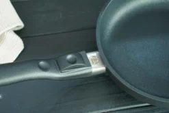 NEU: Kikis Premium Guss-Pfanne 28cm -Küchenbedarf Laden f1d01e7d2e2d3f913f0c70989b0e9bee